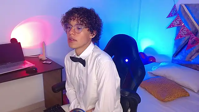 nickolas moon online show from February 2025 02:49:01 PM