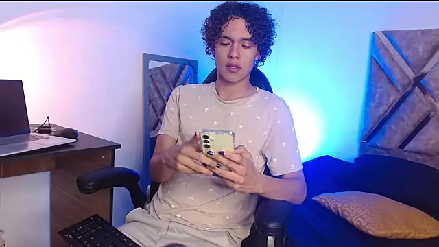 nickolas moon online show from February 2025 03:41:02 PM