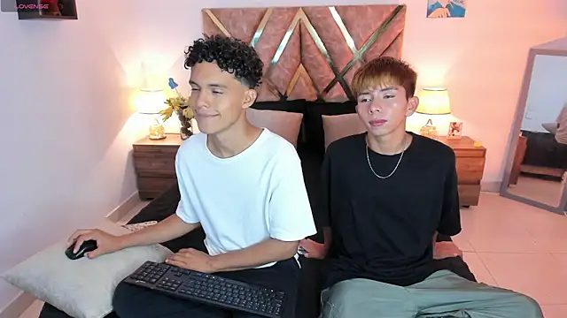 nickolas moon online show from November 2025 06:50:01 PM