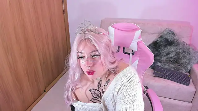 annika taylor online show from December 2024 08:25:02 PM