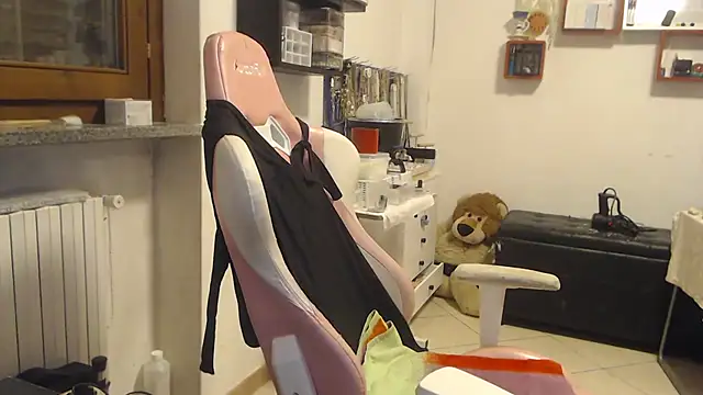 Snapshot of valerysexy chatting on October 2025 09:03:01 PM valerysexy online show from October 2025 09:03:01 PM