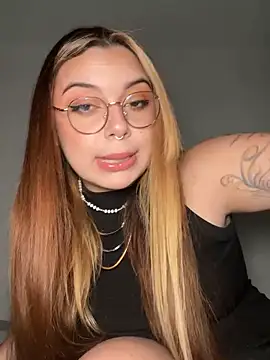 NatyOlson online show from October 2025 03:36:02 AM