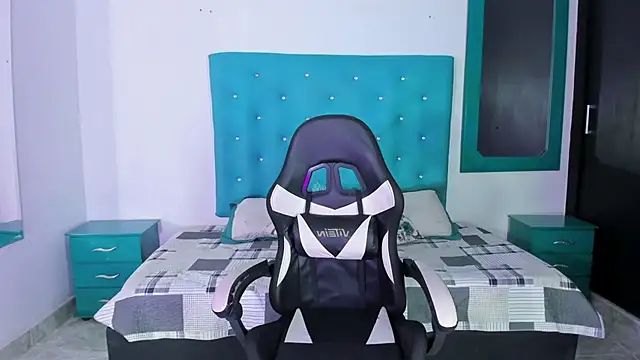 Tasha Sant online show from September 2025 08:30:01 PM