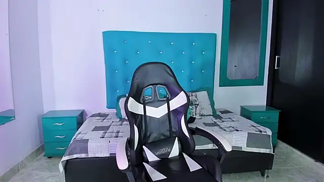 Tasha Sant online show from September 2025 08:09:01 PM