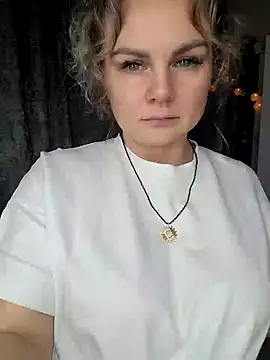 candy queeen online show from December 2024 07:43:02 PM