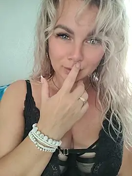 candy queeen online show from June 2026 04:45:01 AM