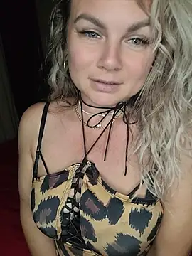 candy queeen online show from July 2026 10:03:02 PM