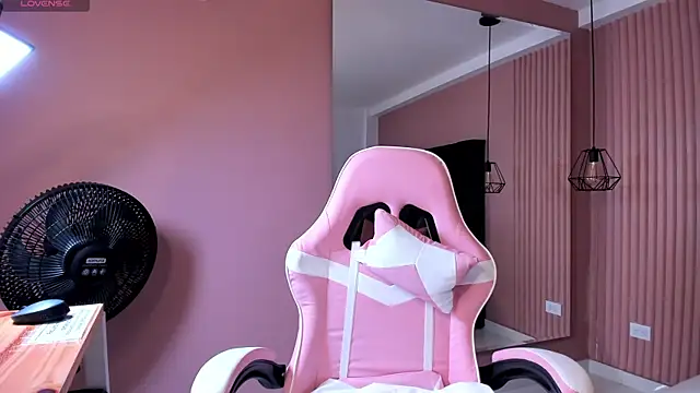 Snapshot of dulce_santamaria chatting on December 2024 09:58:02 PM dulce santamaria online show from December 2024 09:58:02 PM