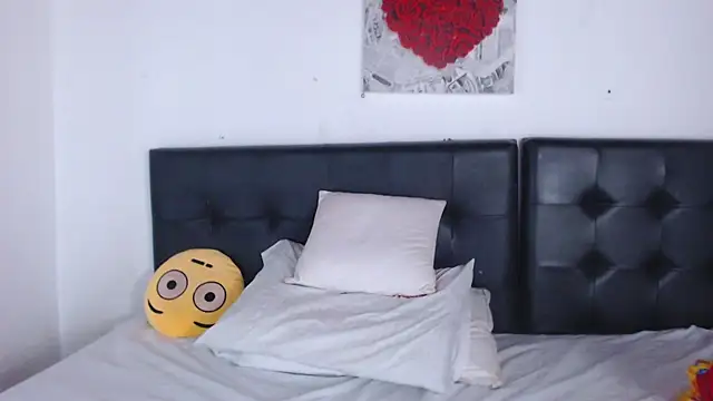 Amara Red online show from October 2025 11:44:01 AM