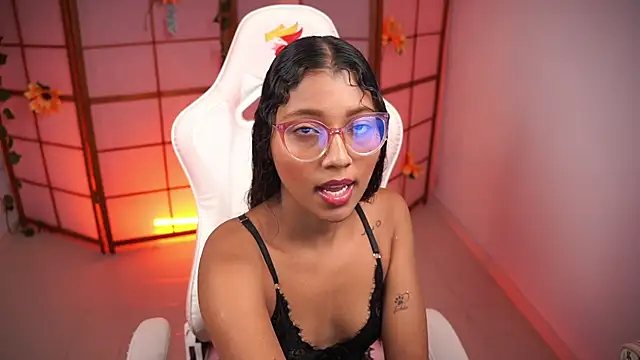 Snapshot of small_emilie chatting on September 2025 02:22:02 PM small emilie online show from September 2025 02:22:02 PM