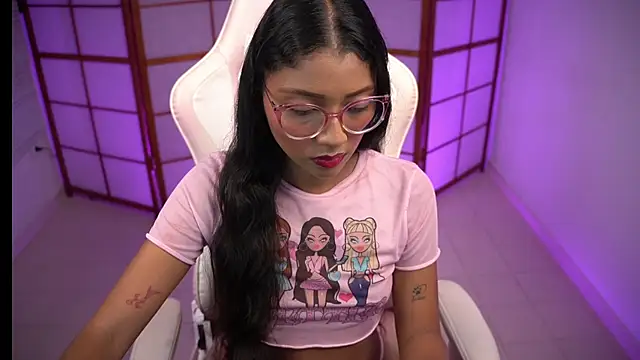 Snapshot of small_emilie chatting on November 2025 02:32:01 PM small emilie online show from November 2025 02:32:01 PM