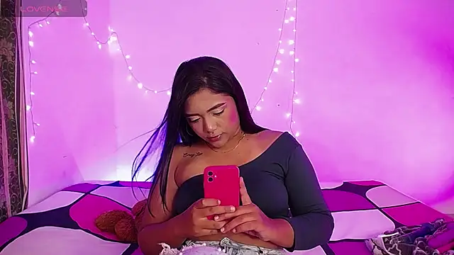 Snapshot of DIANEE_01 chatting on February 2025 12:43:01 AM DIANEE 01 online show from February 2025 12:43:01 AM