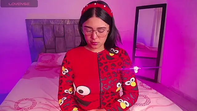 Snapshot of DIANEE_01 chatting on November 2025 10:09:02 PM DIANEE 01 online show from November 2025 10:09:02 PM