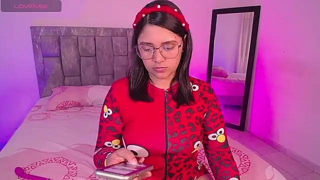 Snapshot of DIANEE_01 chatting on November 2025 12:31:02 AM DIANEE 01 online show from November 2025 12:31:02 AM