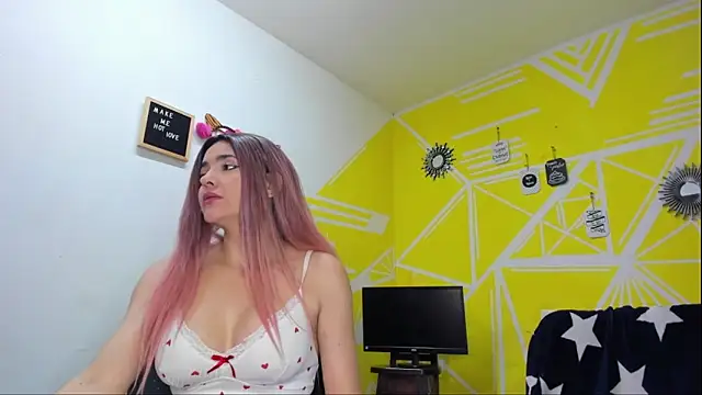 Snapshot of Nikolle_Rouss chatting on February 2026 06:13:02 PM Nikolle Rouss online show from February 2026 06:13:02 PM