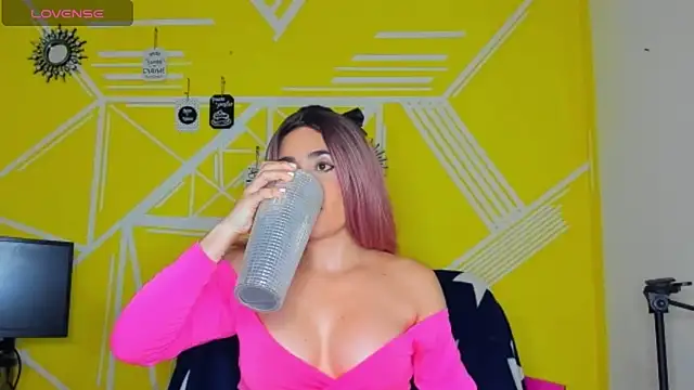 Snapshot of Nikolle_Rouss chatting on February 2026 09:10:01 PM Nikolle Rouss online show from February 2026 09:10:01 PM