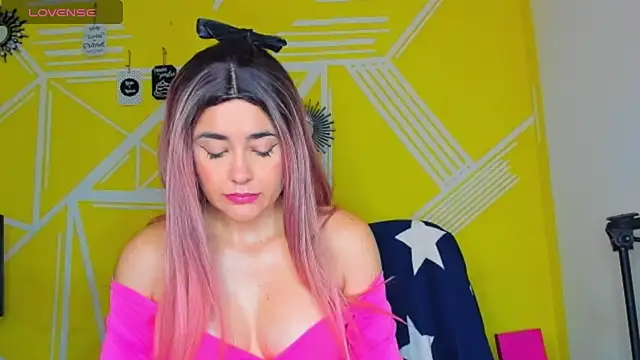 Snapshot of Nikolle_Rouss chatting on February 2026 06:41:01 PM Nikolle Rouss online show from February 2026 06:41:01 PM