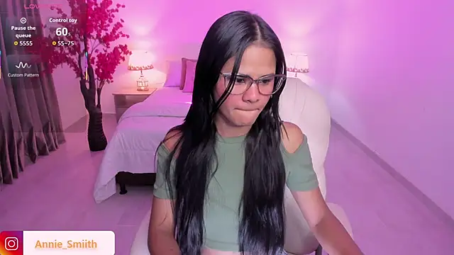 anniie smith online show from November 2025 11:03:01 AM