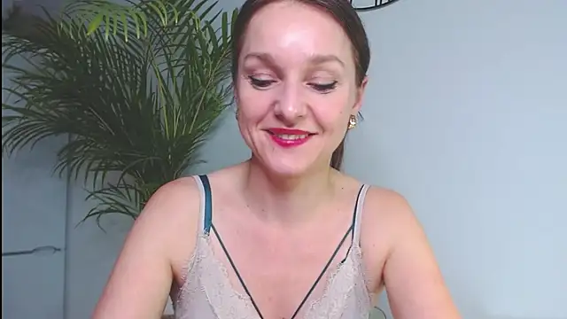 AliciaDesire online show from December 2024 06:45:01 PM