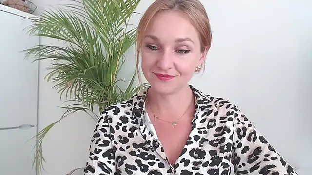 AliciaDesire online show from October 2025 01:01:01 PM