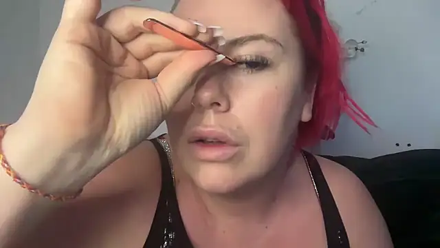 Snapshot of redxxxvixen chatting on February 2025 11:37:02 PM redxxxvixen online show from February 2025 11:37:02 PM