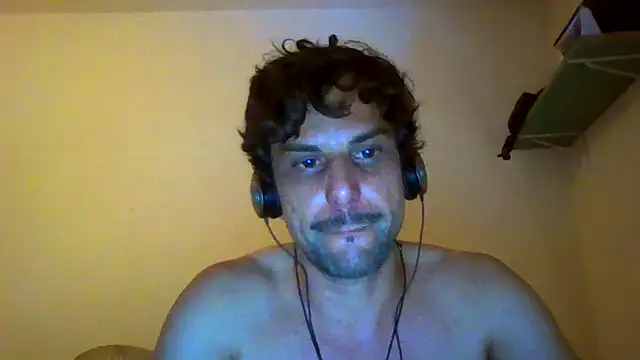 Snapshot of couplemilk chatting on February 2026 01:19:01 PM couplemilk online show from February 2026 01:19:01 PM