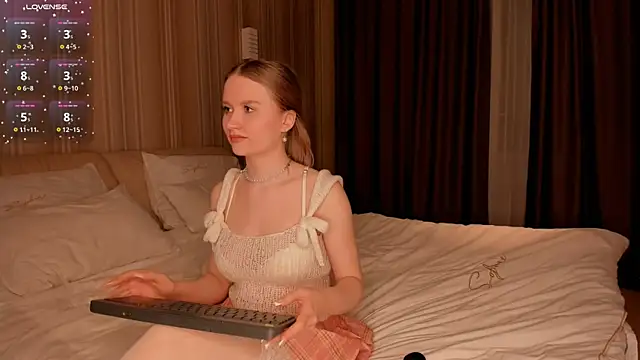 IsabellaTorrance online show from February 2025 04:24:01 PM