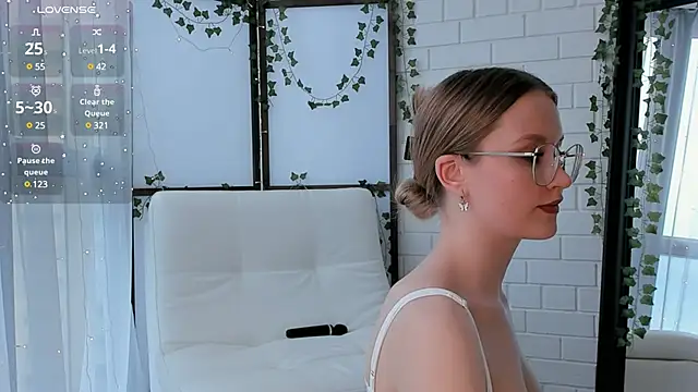 IsabellaTorrance online show from February 2025 09:58:02 AM