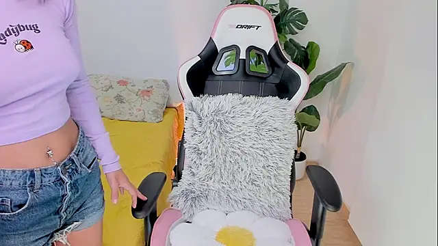 Adriennesexxx online show from February 2025 05:58:01 PM