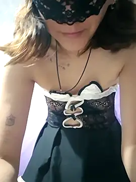 Lunababymylove online show from May 2026 01:47:01 AM