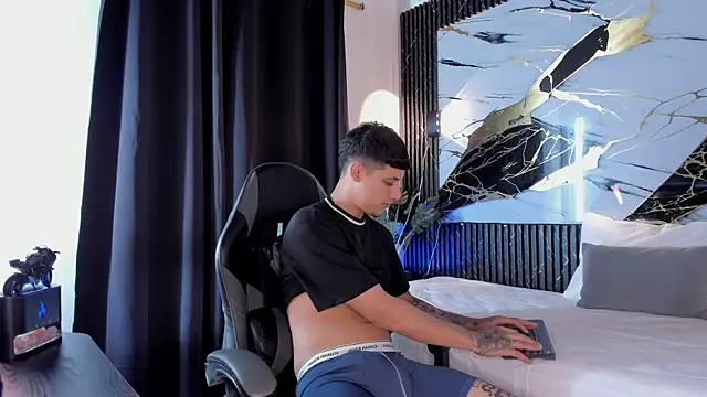 kyle smithxx online show from January 2026 05:33:02 AM