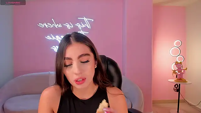 DolcieElliot online show from February 2025 12:13:02 PM