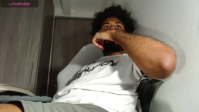 KaelMoreau online show from February 2025 09:26:02 PM