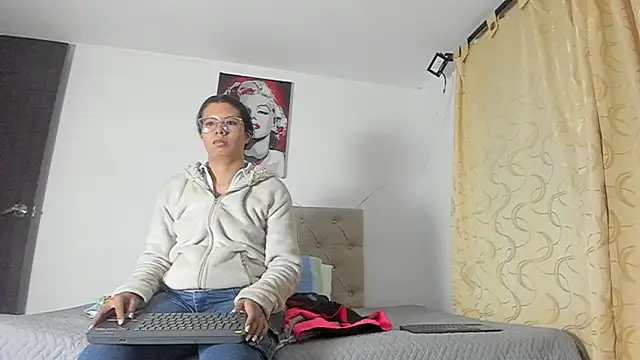 Snapshot of Vahiolet_smith chatting on September 2025 03:06:02 AM Vahiolet smith online show from September 2025 03:06:02 AM