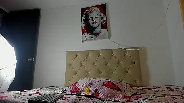 Snapshot of Vahiolet_smith chatting on September 2025 03:28:01 AM Vahiolet smith online show from September 2025 03:28:01 AM