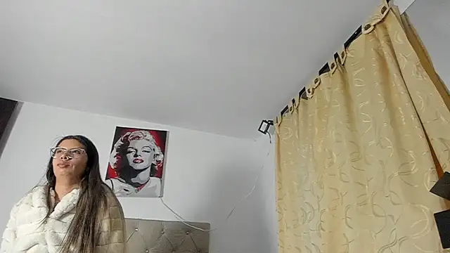 Snapshot of Vahiolet_smith chatting on September 2025 03:18:02 AM Vahiolet smith online show from September 2025 03:18:02 AM