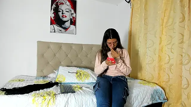 Snapshot of Vahiolet_smith chatting on September 2025 01:53:02 AM Vahiolet smith online show from September 2025 01:53:02 AM