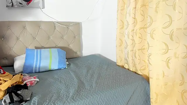 Snapshot of Vahiolet_smith chatting on September 2025 03:00:01 AM Vahiolet smith online show from September 2025 03:00:01 AM