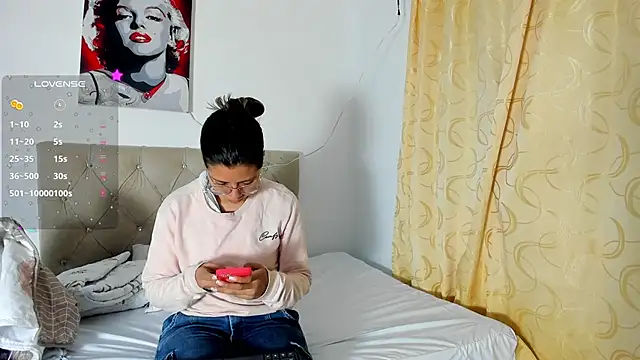 Snapshot of Vahiolet_smith chatting on October 2025 03:13:02 AM Vahiolet smith online show from October 2025 03:13:02 AM