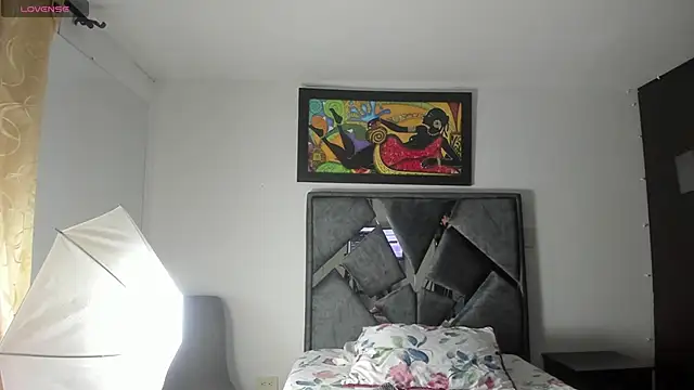 Snapshot of Vahiolet_smith chatting on October 2025 01:50:02 AM Vahiolet smith online show from October 2025 01:50:02 AM