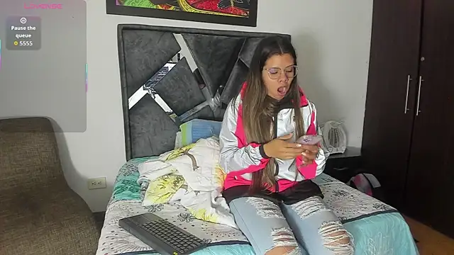 Snapshot of Vahiolet_smith chatting on October 2025 02:08:02 AM Vahiolet smith online show from October 2025 02:08:02 AM