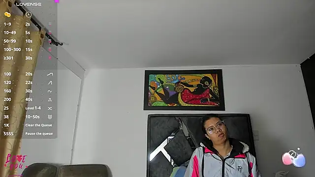 Snapshot of Vahiolet_smith chatting on October 2025 03:03:02 AM Vahiolet smith online show from October 2025 03:03:02 AM