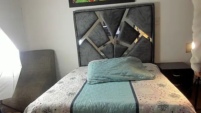 Snapshot of Vahiolet_smith chatting on October 2025 03:18:01 AM Vahiolet smith online show from October 2025 03:18:01 AM