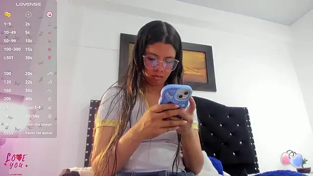 Snapshot of Vahiolet_smith chatting on November 2025 03:07:01 AM Vahiolet smith online show from November 2025 03:07:01 AM