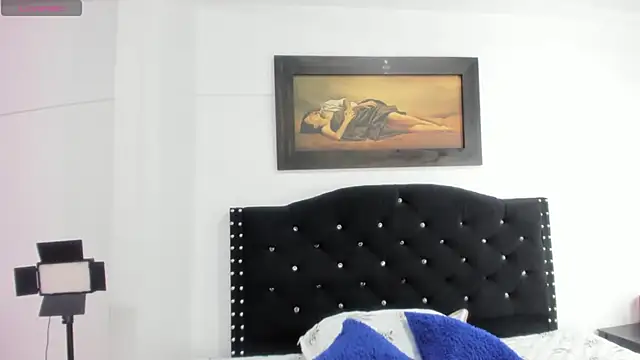 Snapshot of Vahiolet_smith chatting on November 2025 02:01:02 AM Vahiolet smith online show from November 2025 02:01:02 AM