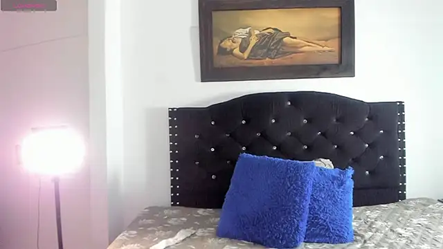 Snapshot of Vahiolet_smith chatting on November 2025 02:47:02 AM Vahiolet smith online show from November 2025 02:47:02 AM