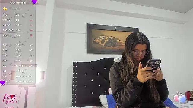 Snapshot of Vahiolet_smith chatting on November 2025 02:36:01 AM Vahiolet smith online show from November 2025 02:36:01 AM