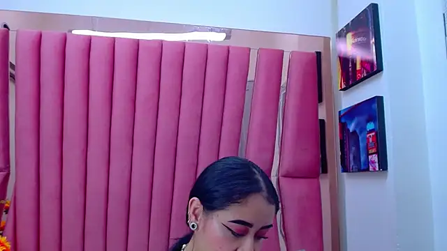 Snapshot of AnnySweett_ chatting on February 2025 12:59:01 PM AnnySweett online show from February 2025 12:59:01 PM