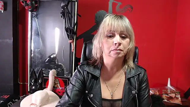 KLOE PIELL online show from September 2025 09:15:01 PM