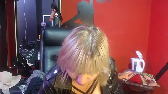 KLOE PIELL online show from October 2025 05:58:02 PM